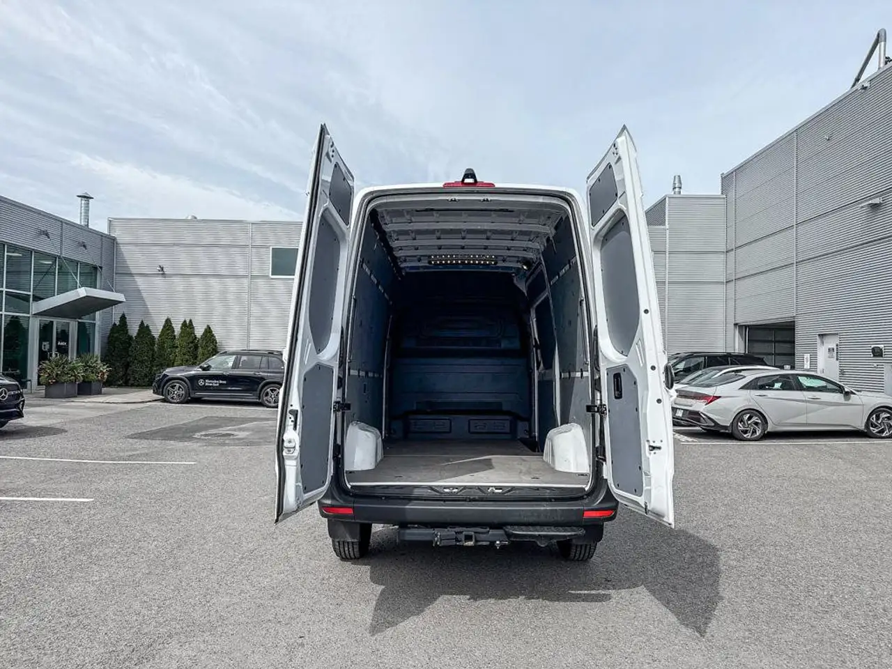 Mercedes-Benz eSprinter - Image 19