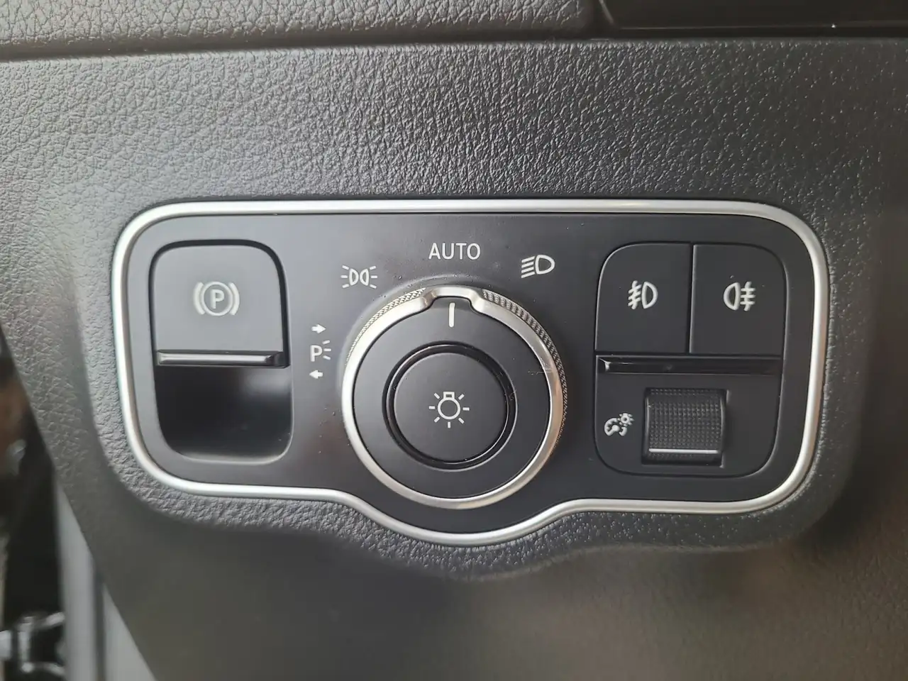 Mercedes-Benz GLA - Image 25