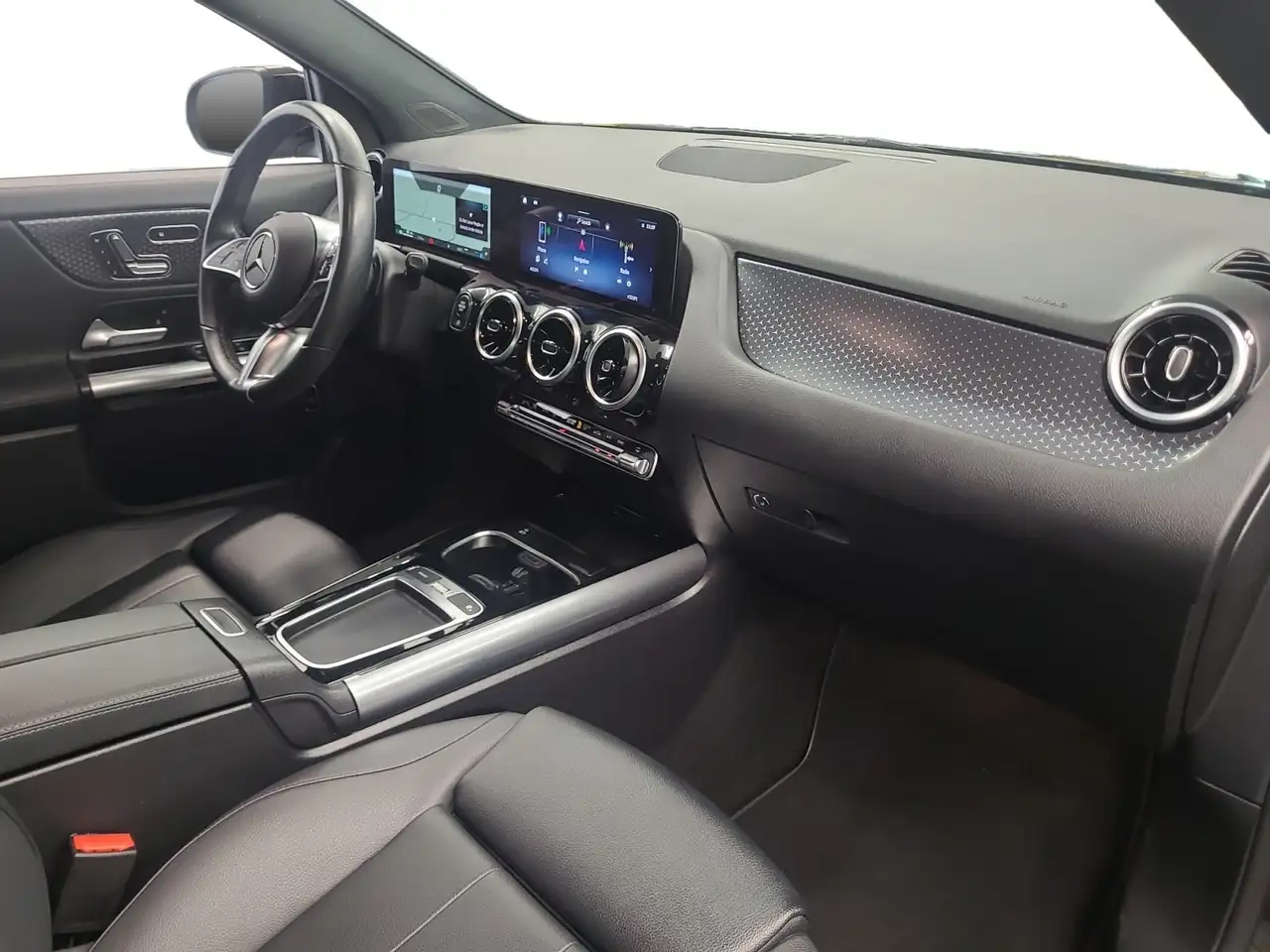 Mercedes-Benz GLA - Image 15