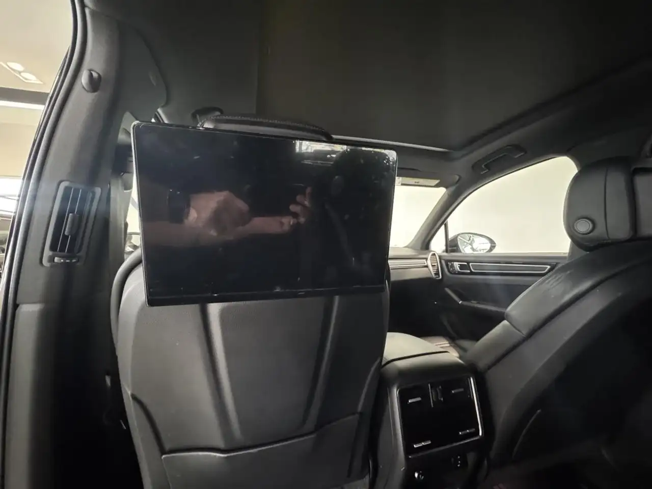 Porsche Cayenne - Image 11