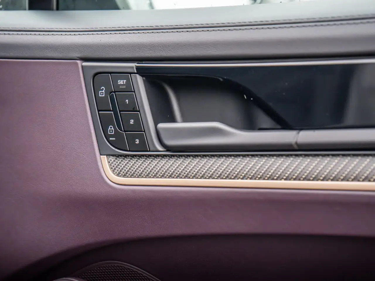 Porsche Cayenne - Image 35
