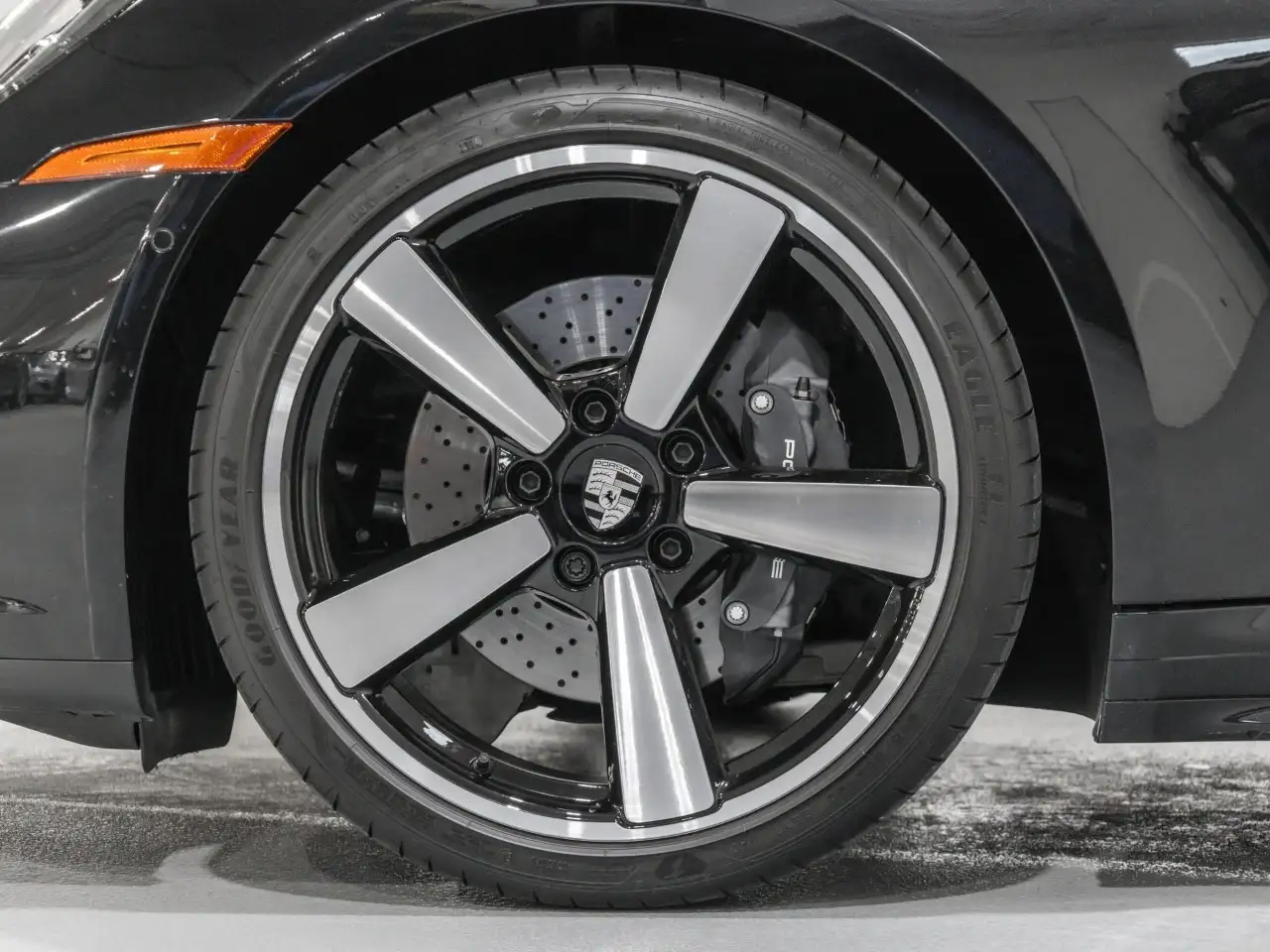 Porsche 911 - Image 4