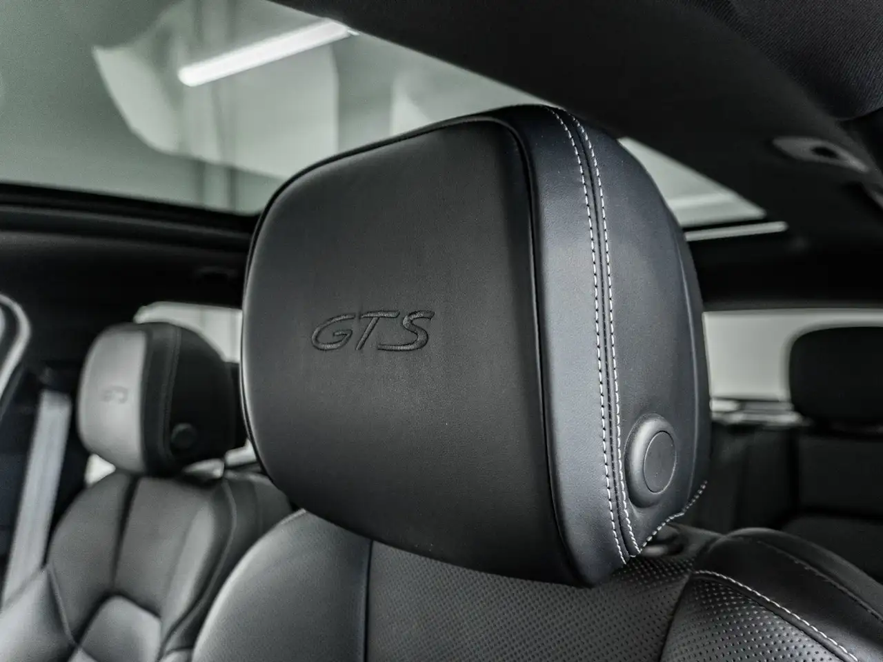 Porsche Macan - Image 20
