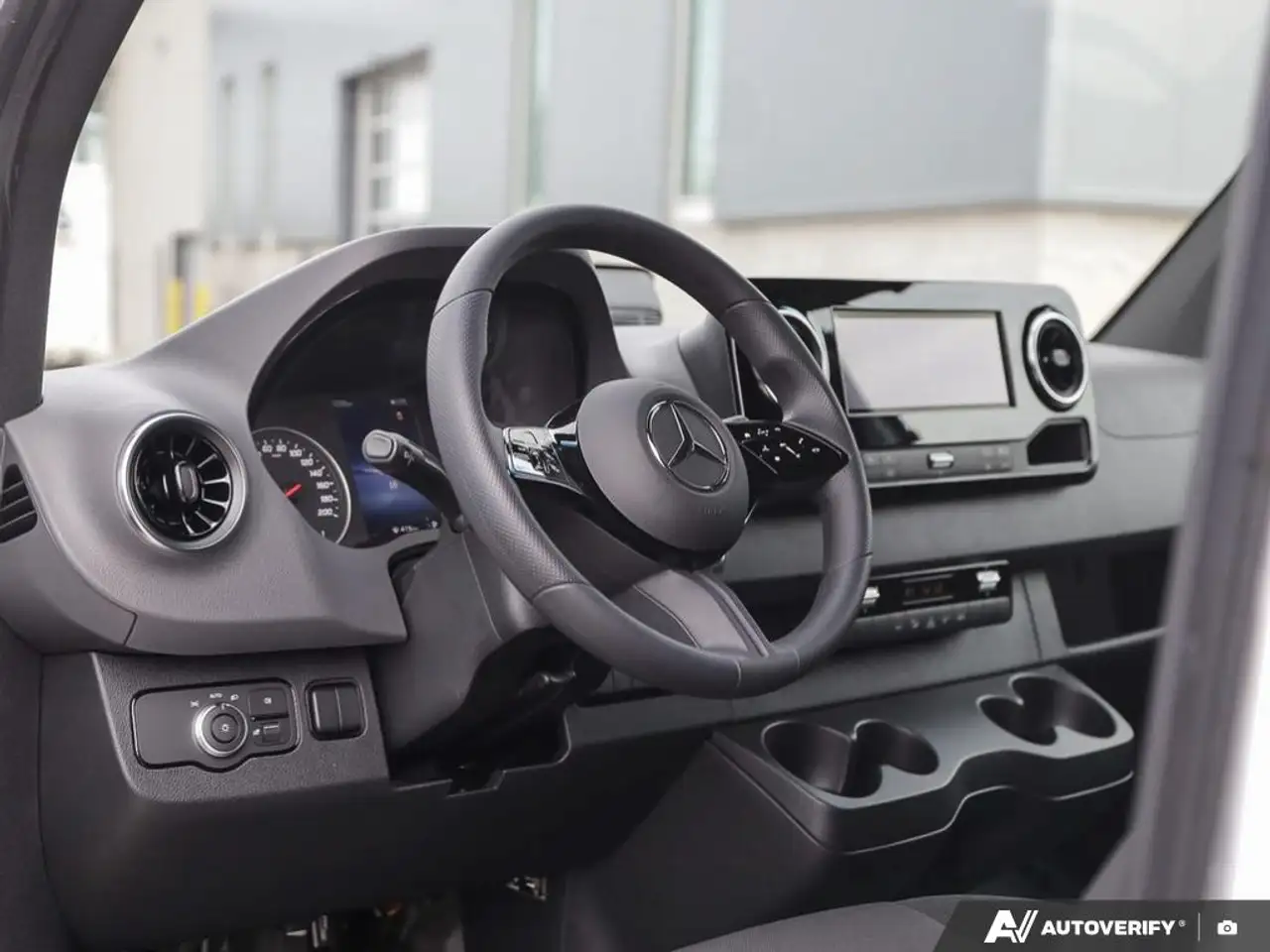 Mercedes-Benz Sprinter - Image 13