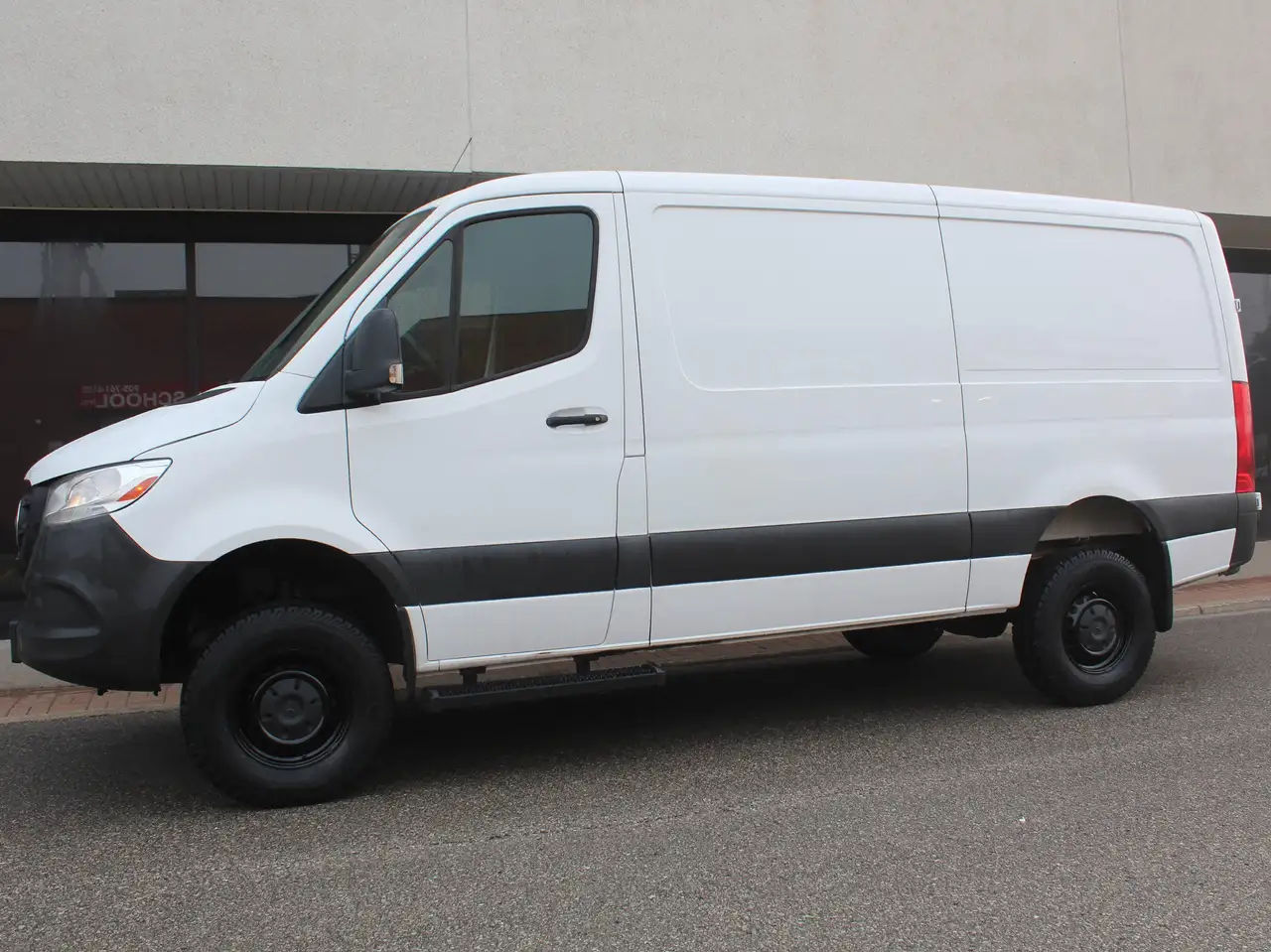 Mercedes-Benz Sprinter - Image 27