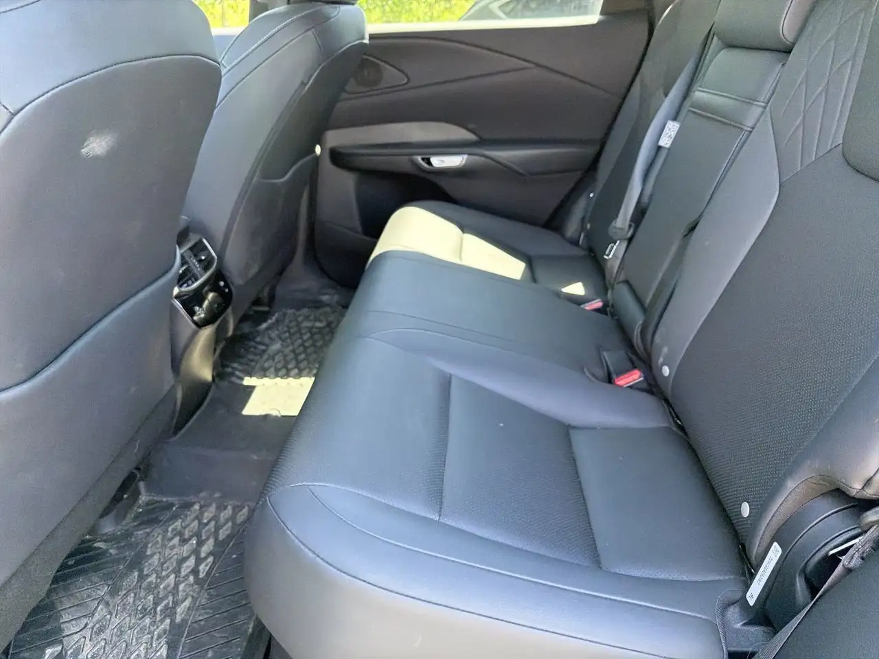 Lexus RX 350 - Image 31