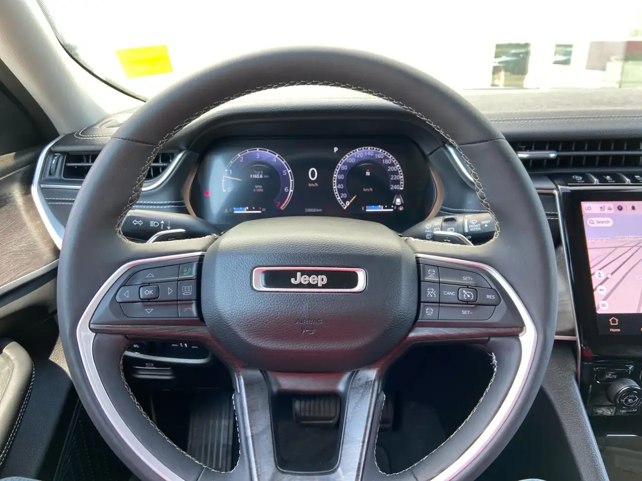 Jeep Grand Cherokee - Image 15