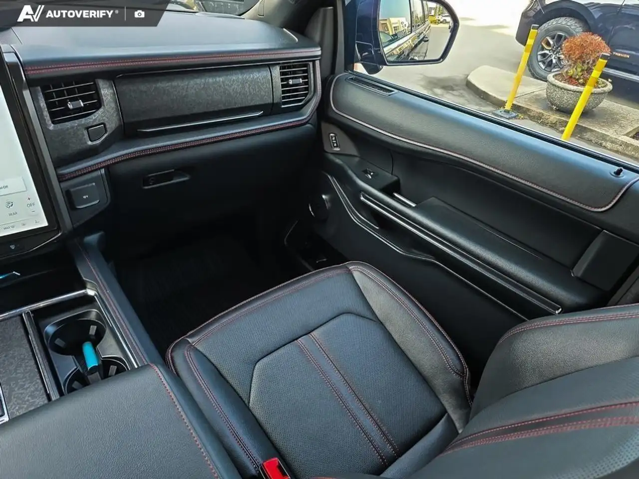 Ford Expedition - Image 24