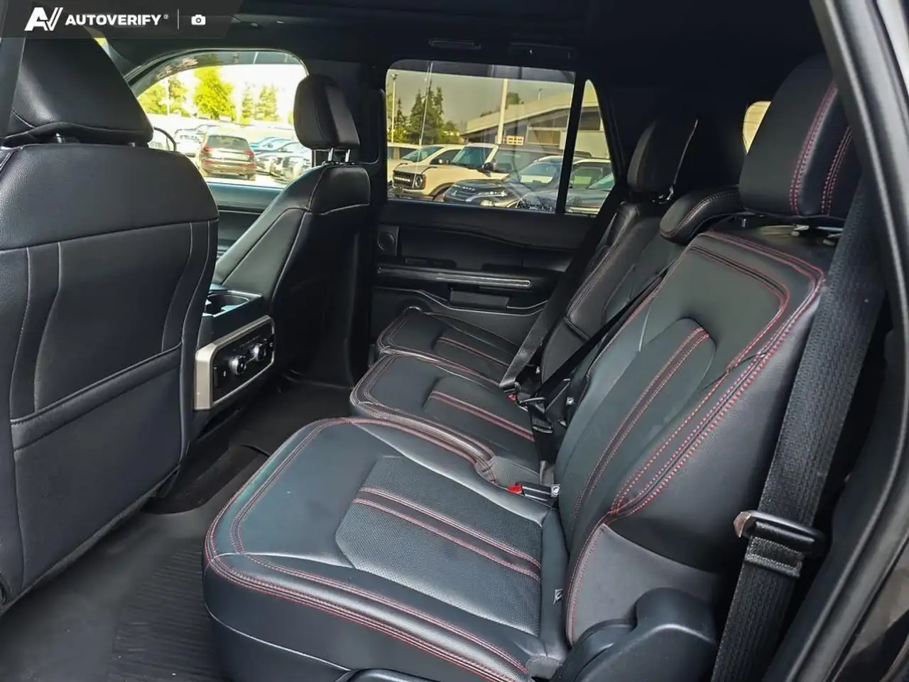Ford Expedition - Image 22