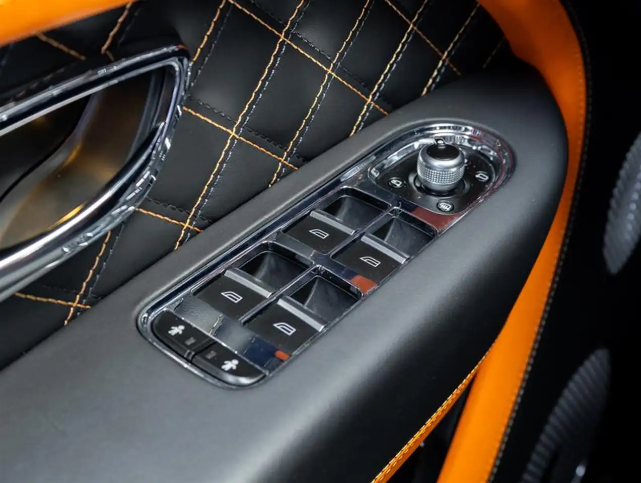 Bentley Bentayga - Image 21