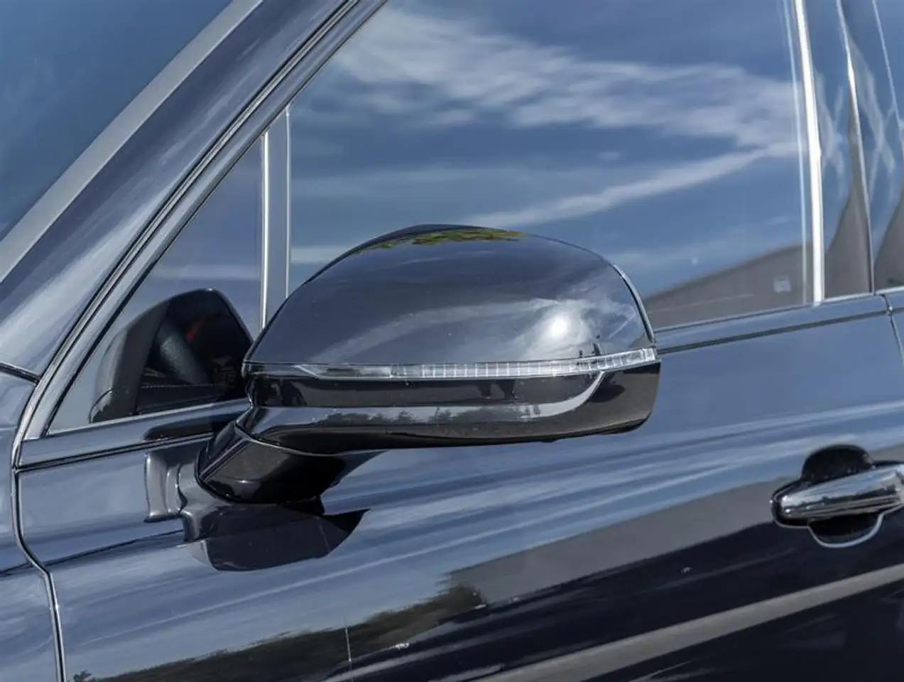 Bentley Bentayga - Image 47