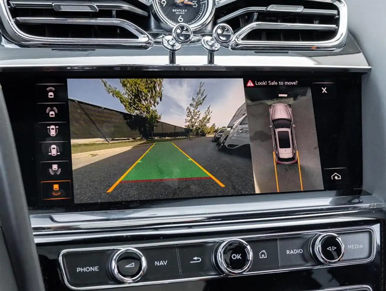 Bentley Bentayga - Image 17