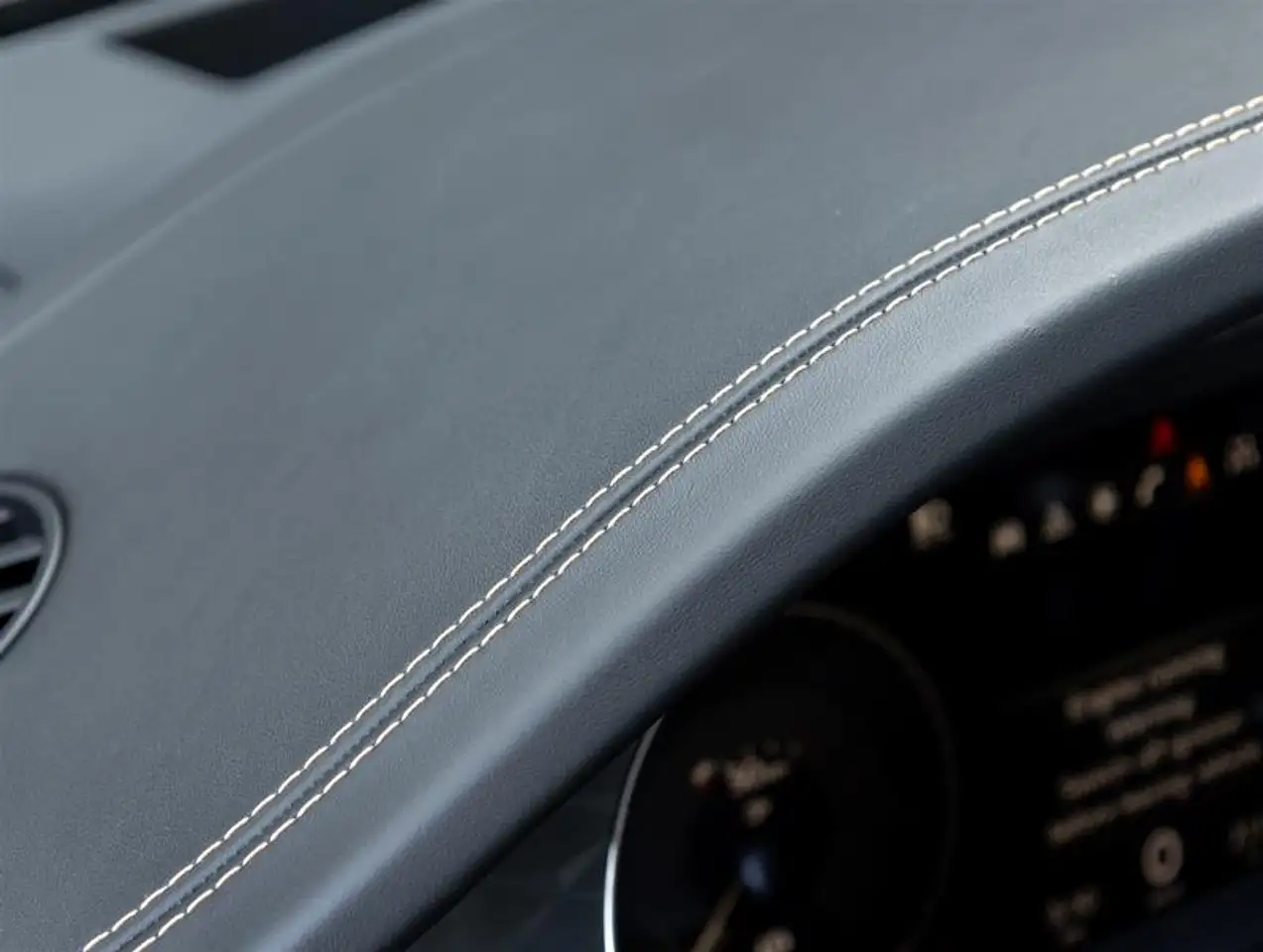 Bentley Bentayga - Image 11