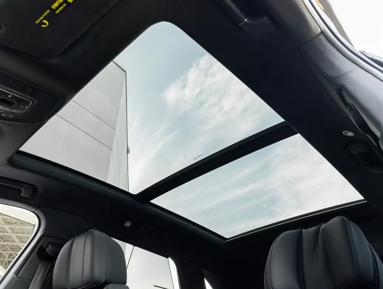 Bentley Bentayga - Image 30