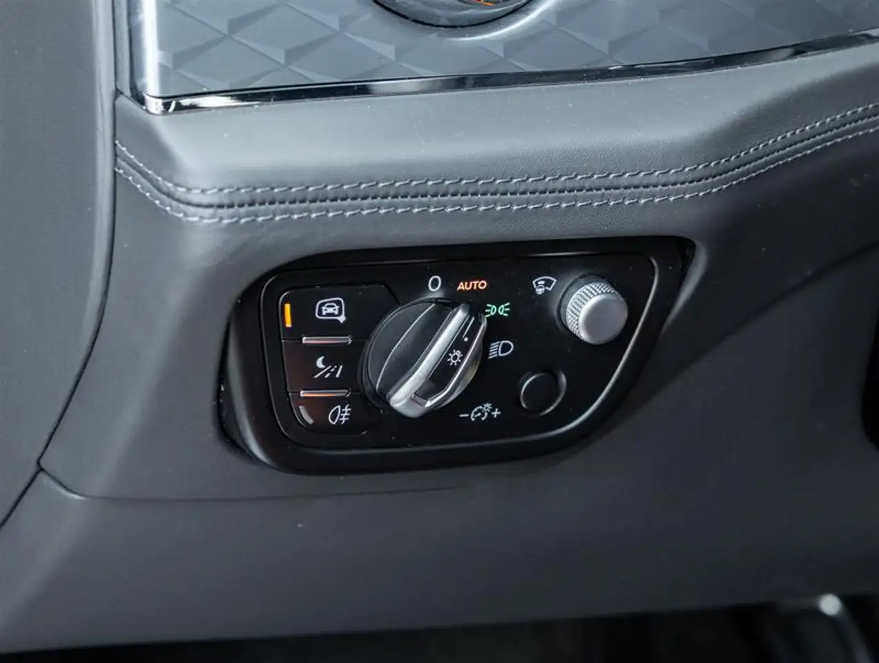 Bentley Bentayga - Image 22