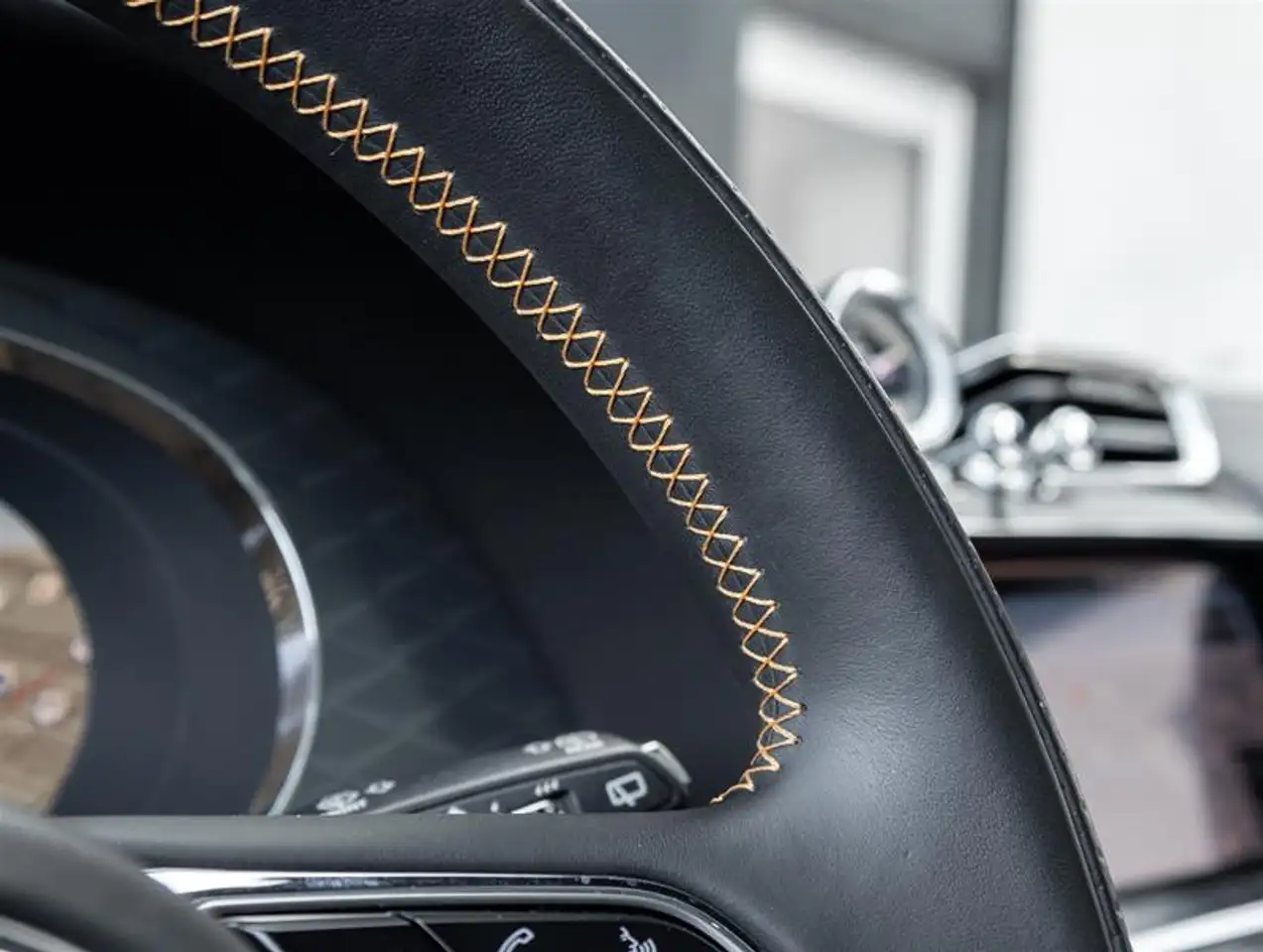 Bentley Bentayga - Image 14