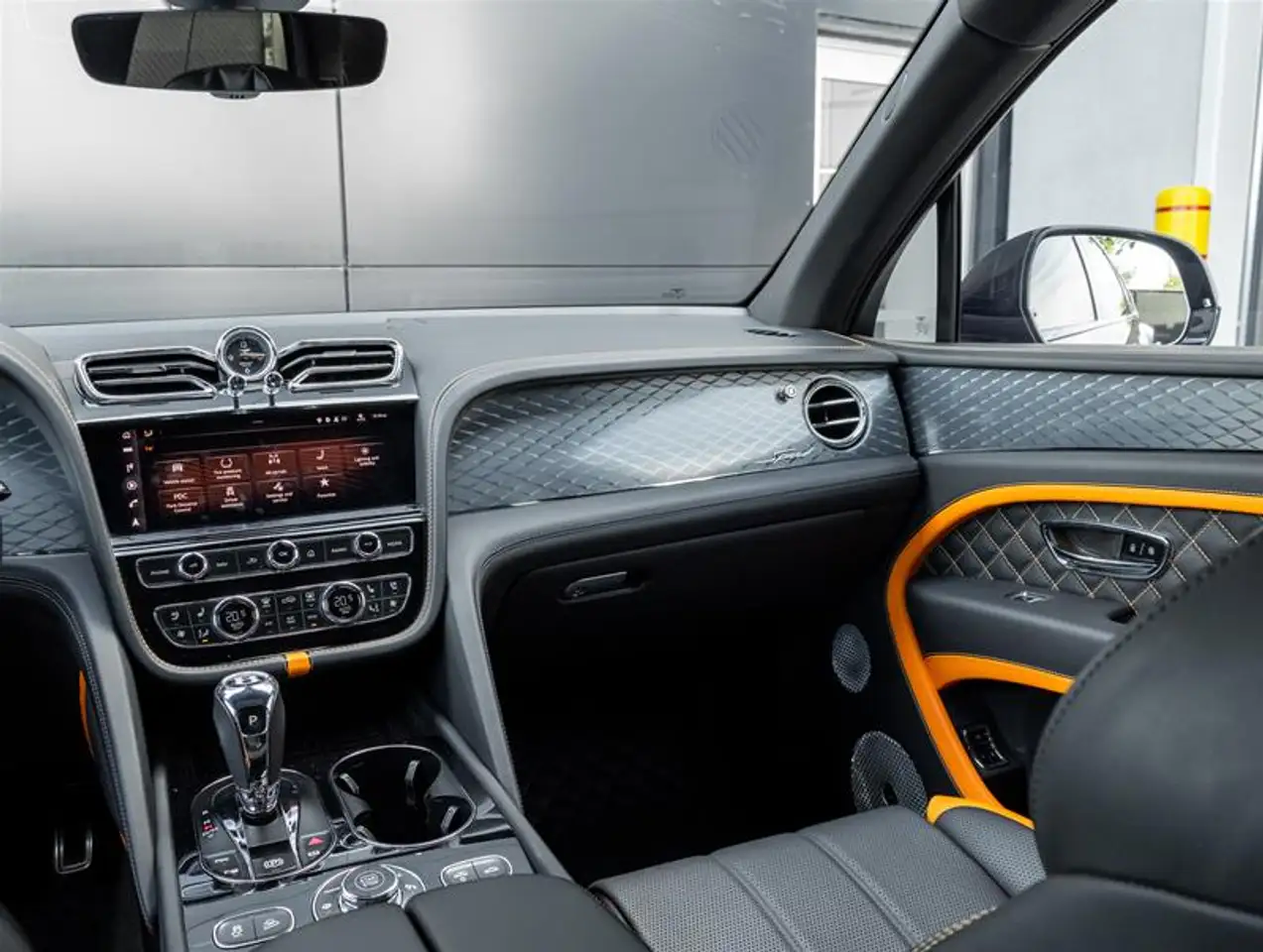 Bentley Bentayga - Image 41