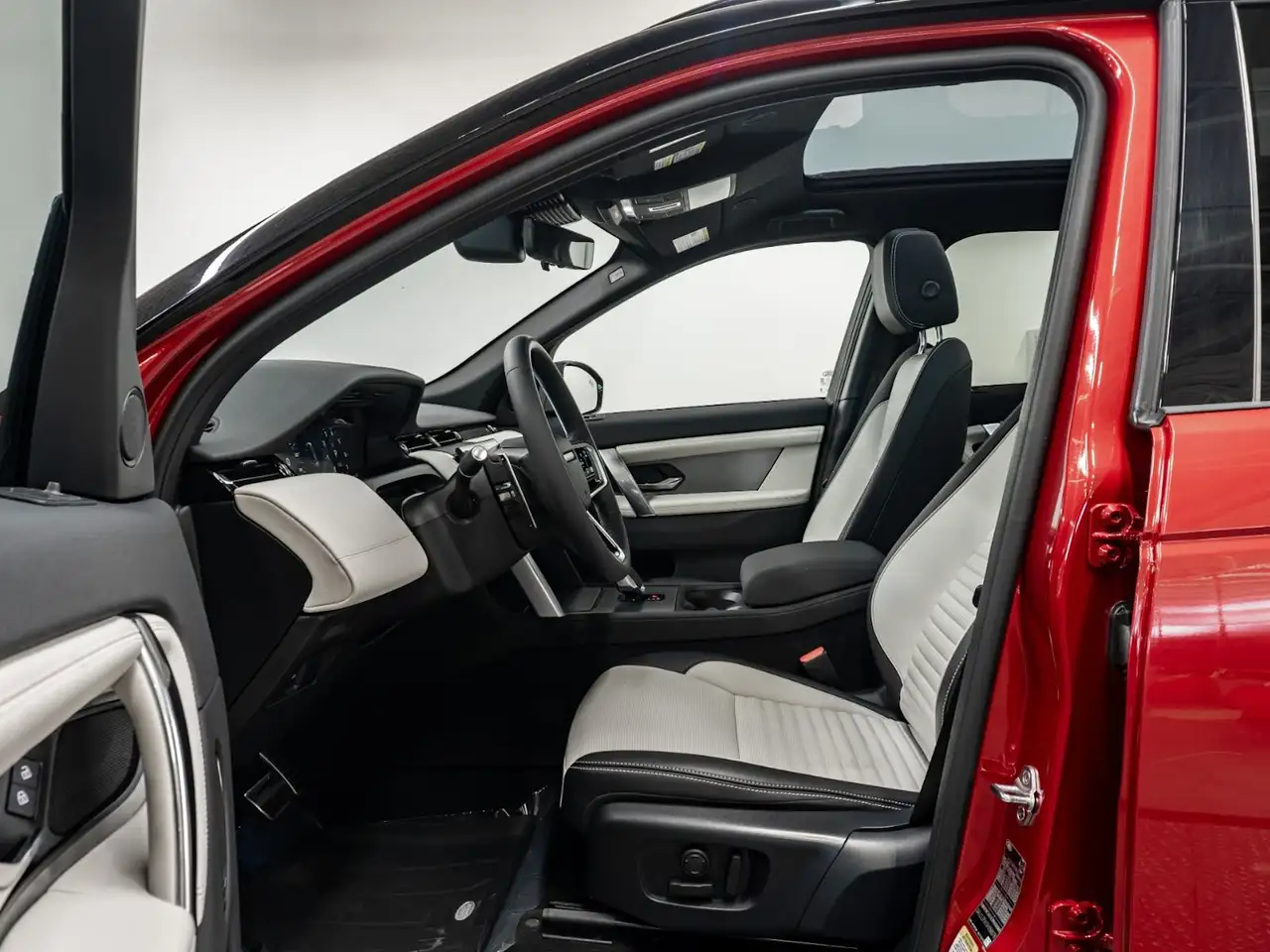 Land Rover Discovery Sport - Image 28