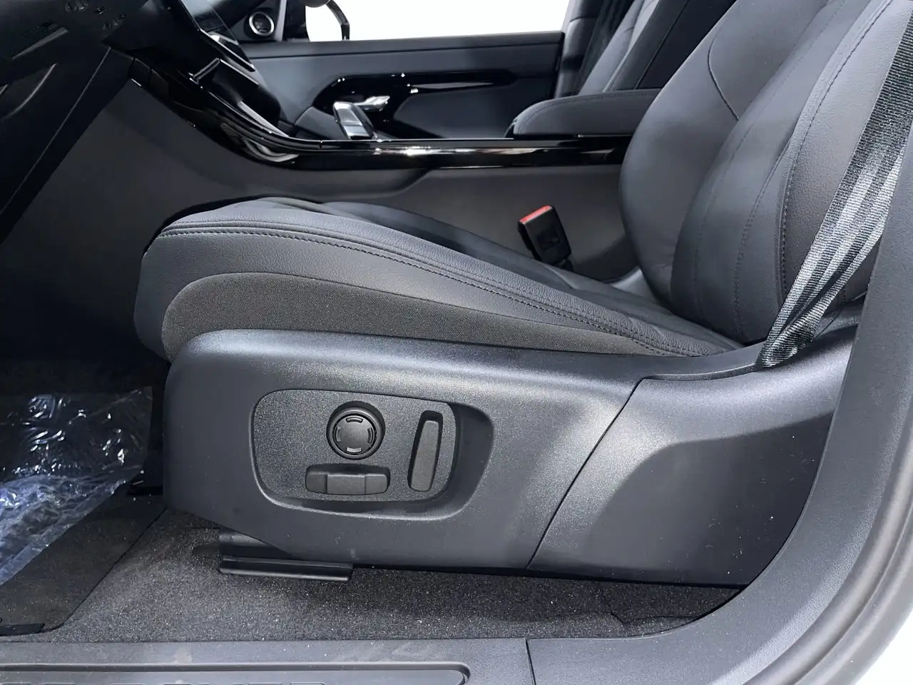 Land Rover Range Rover Evoque - Image 20