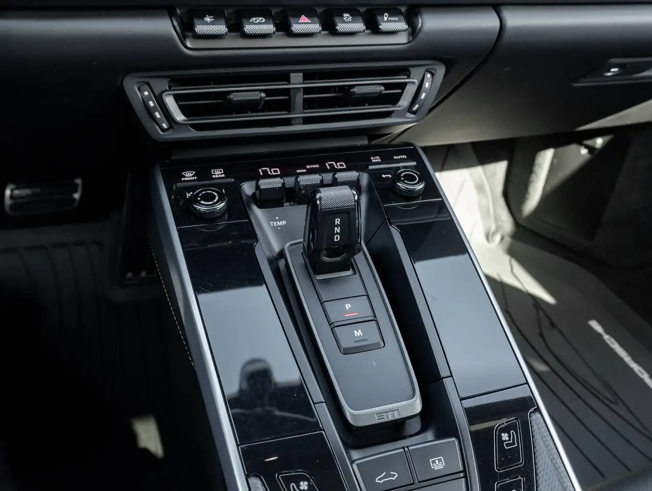 Porsche 911 - Image 33
