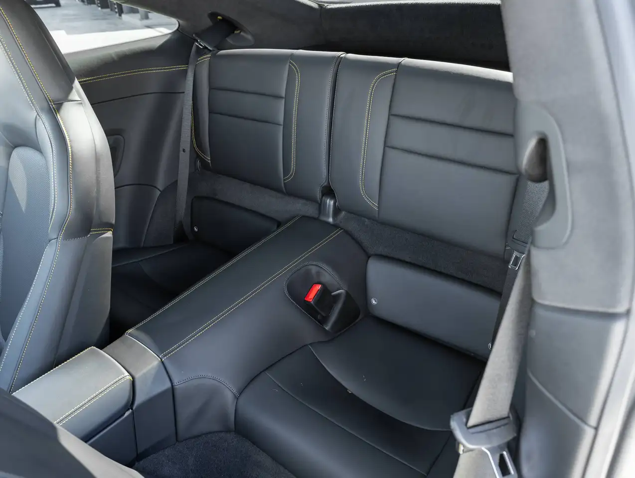 Porsche 911 - Image 25