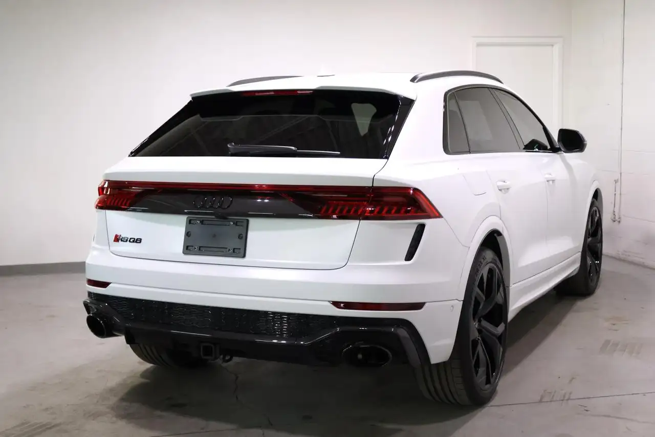 Audi RS Q8 - Image 6