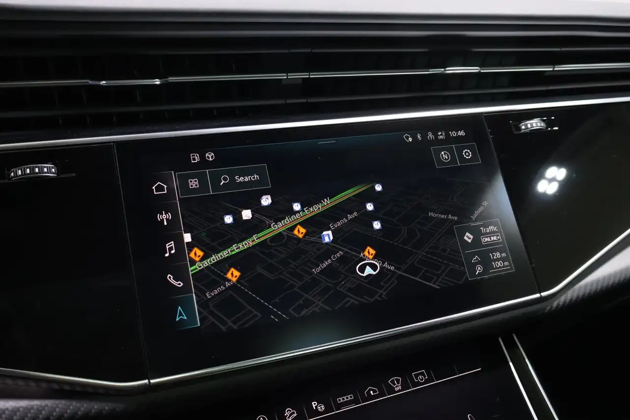 Audi RS Q8 - Image 19