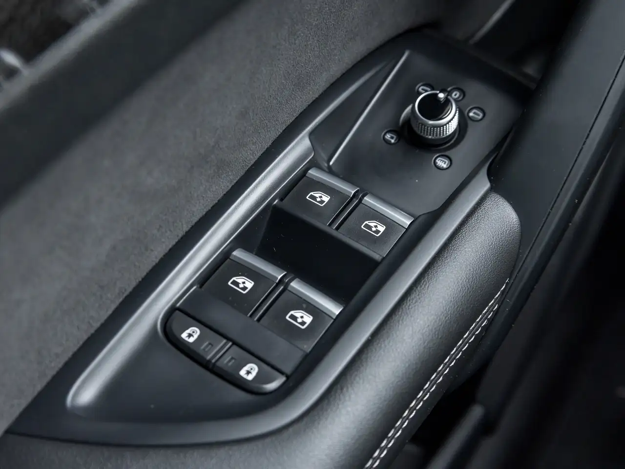 Audi SQ5 - Image 15