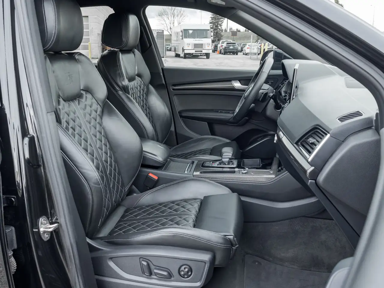 Audi SQ5 - Image 23