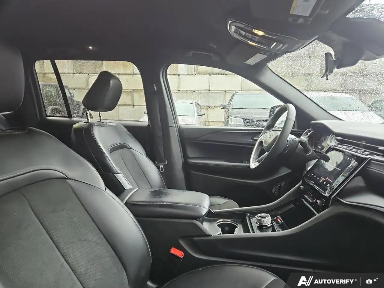 Jeep Grand Cherokee - Image 22