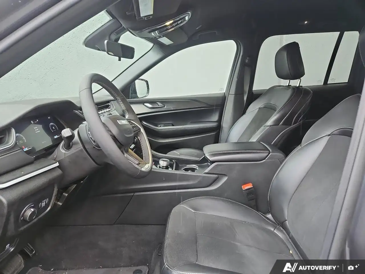Jeep Grand Cherokee - Image 13