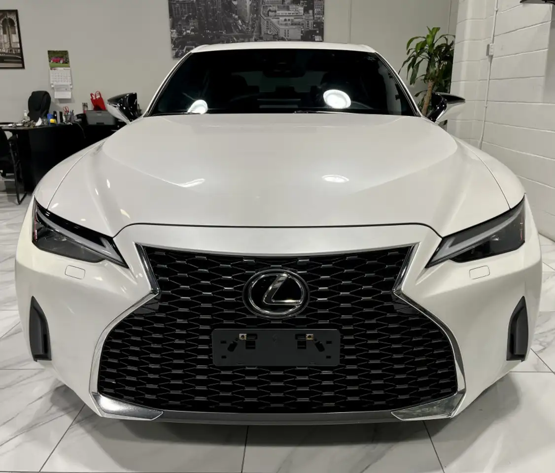 Lexus IS 300 - Image 7