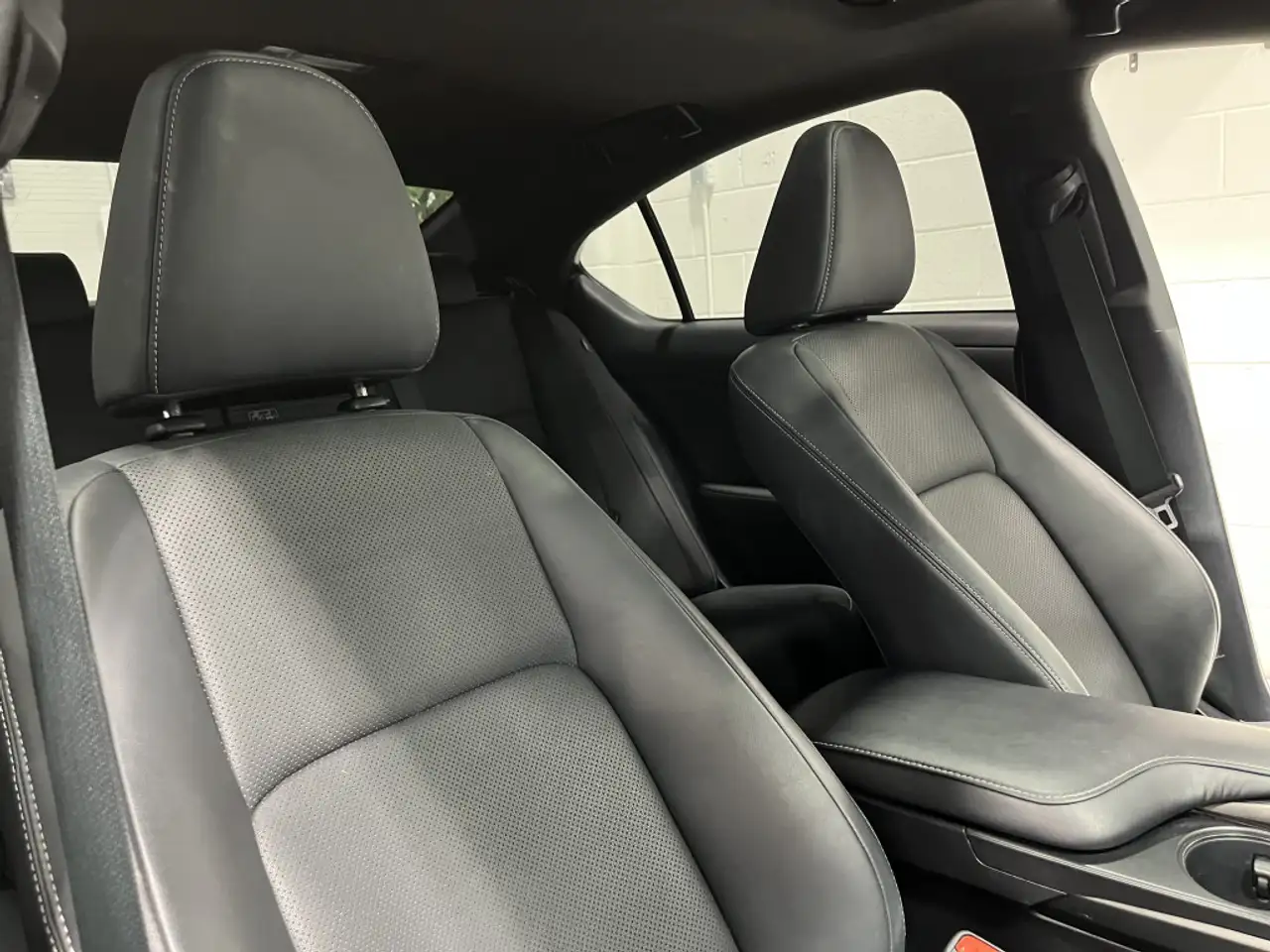 Lexus IS 300 - Image 14