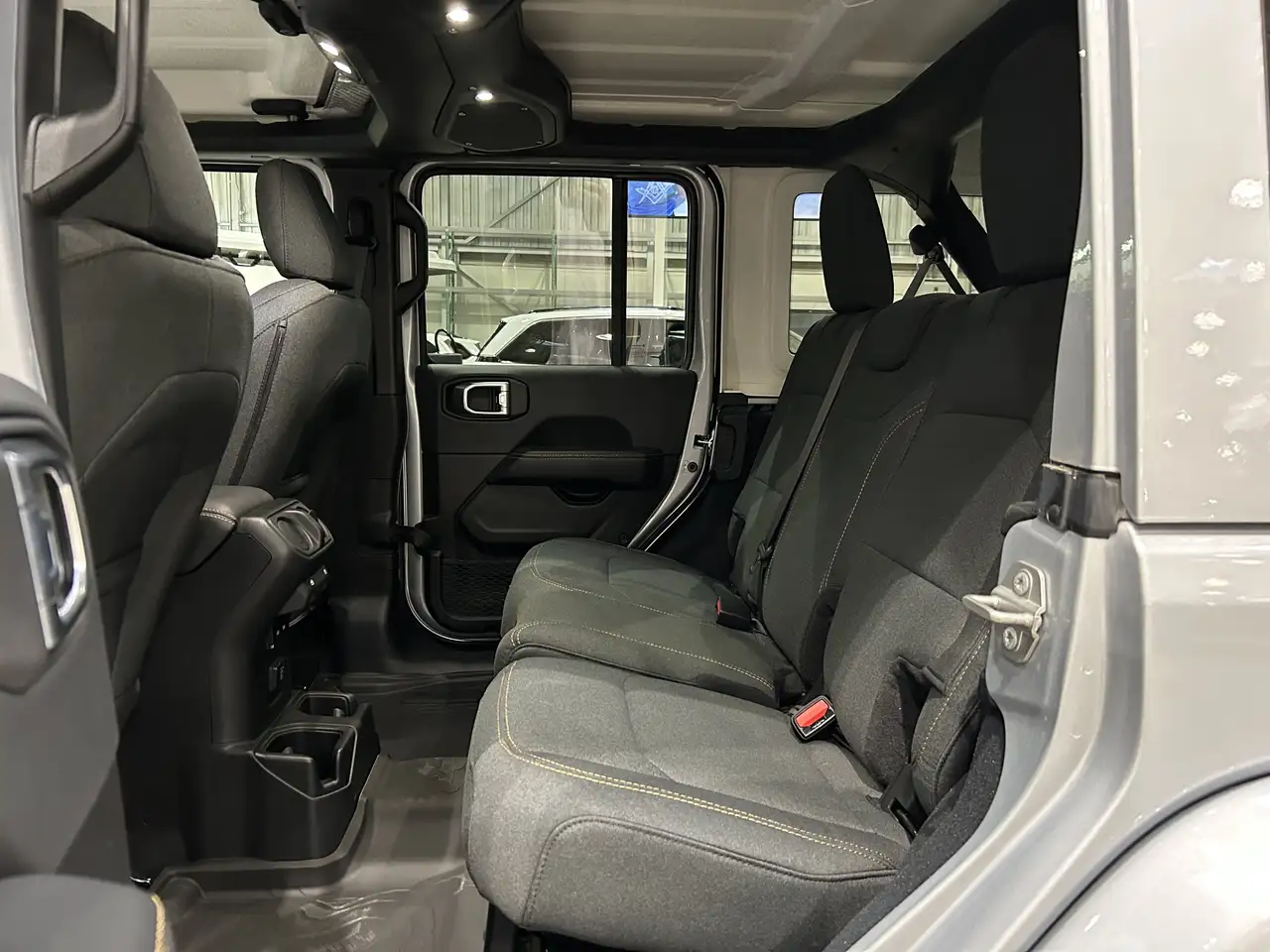 Jeep Wrangler - Image 13
