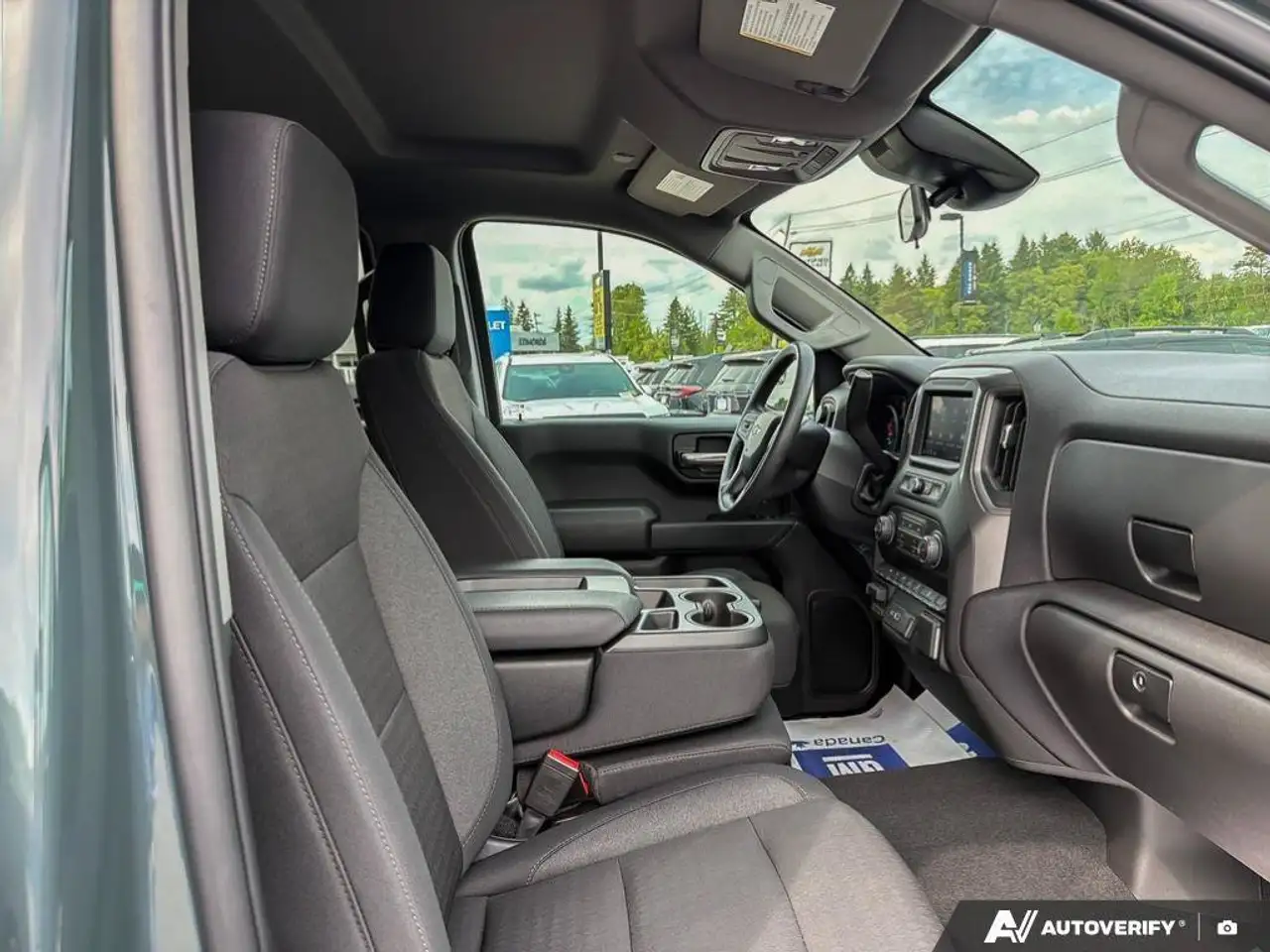 Chevrolet Silverado 1500 - Image 25