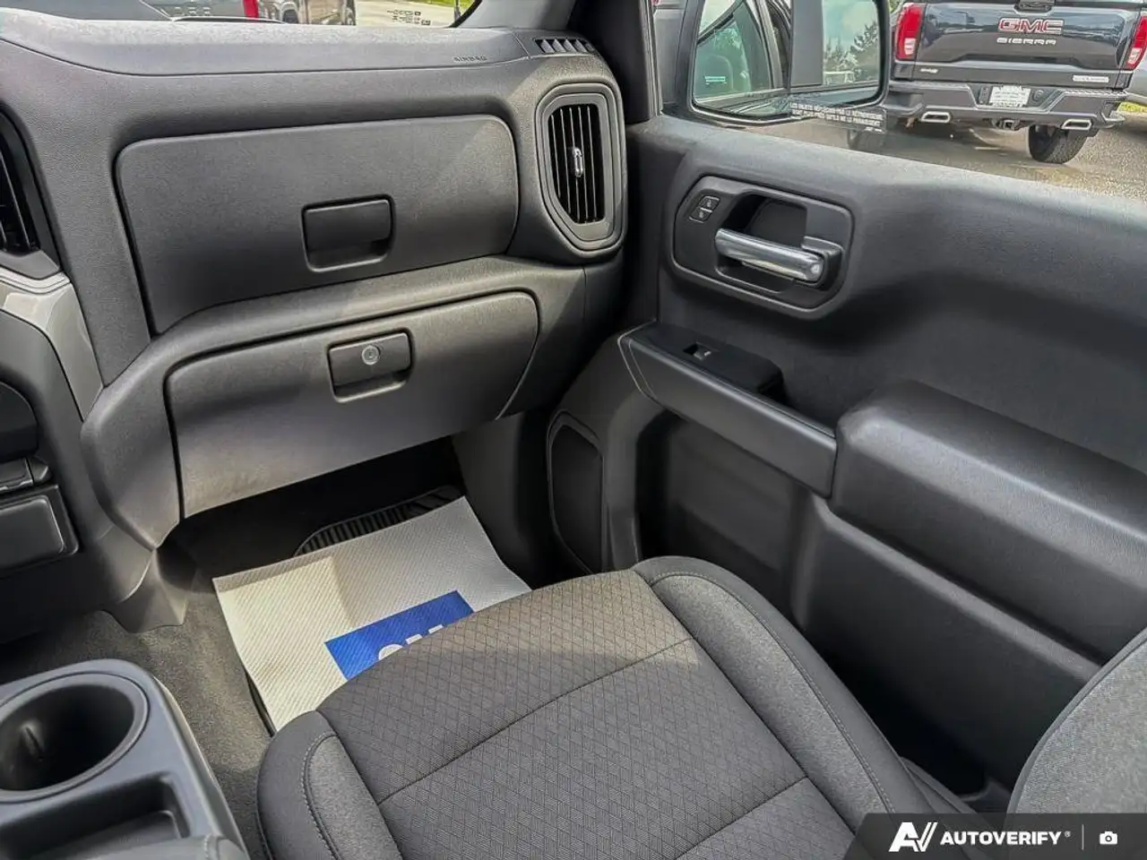 Chevrolet Silverado 1500 - Image 28