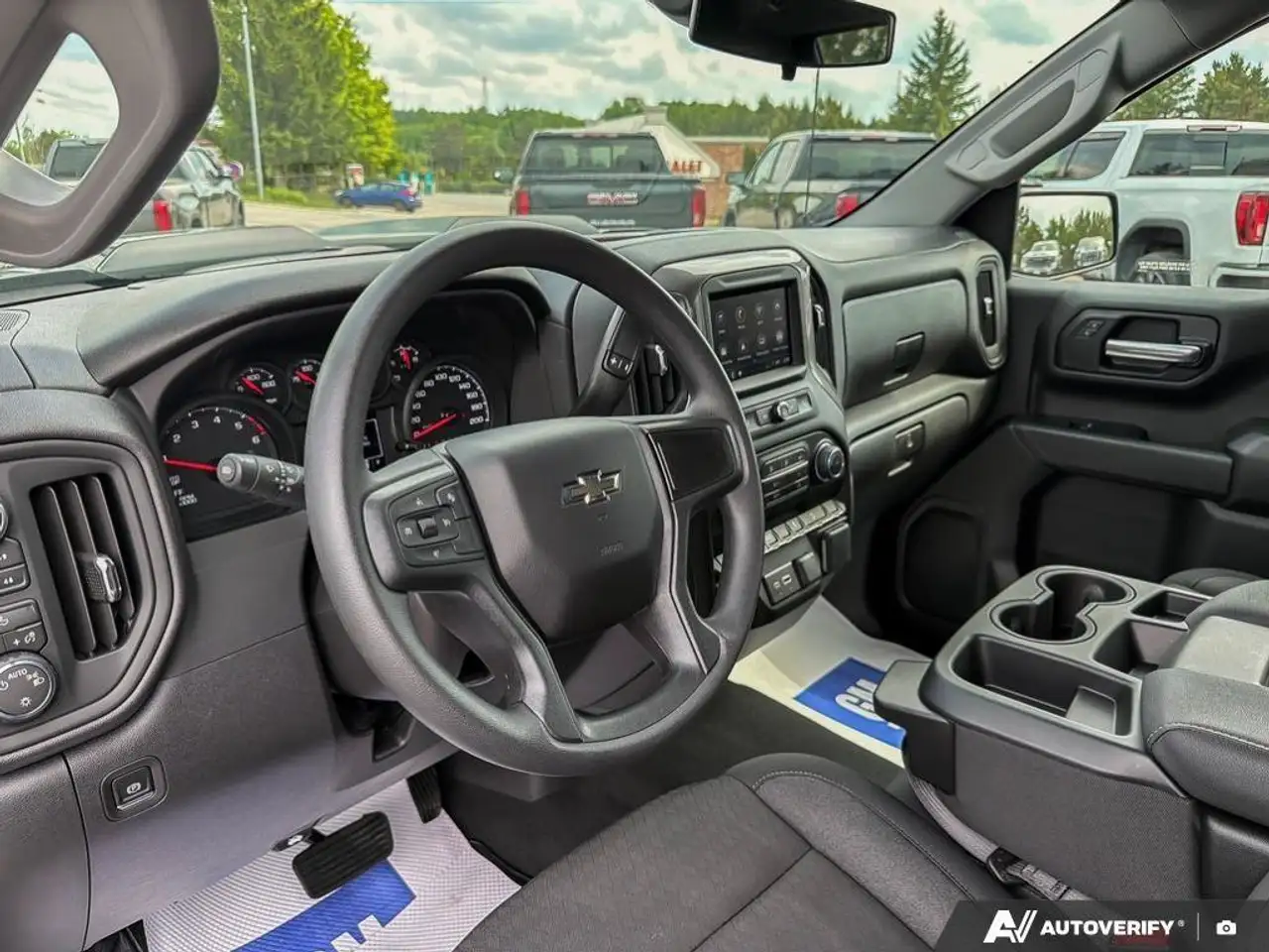 Chevrolet Silverado 1500 - Image 16