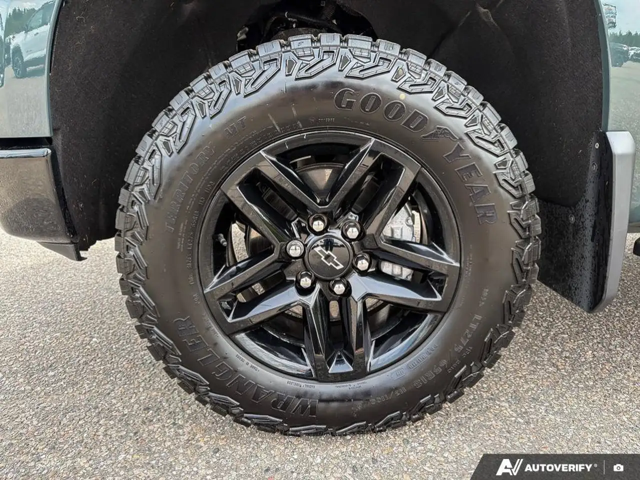 Chevrolet Silverado 1500 - Image 9