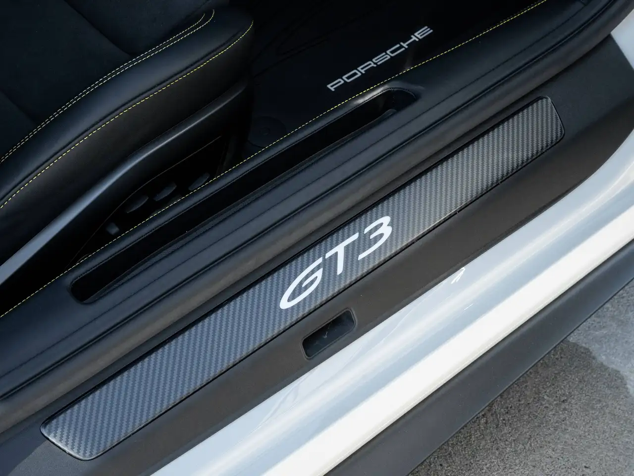Porsche 911 - Image 44