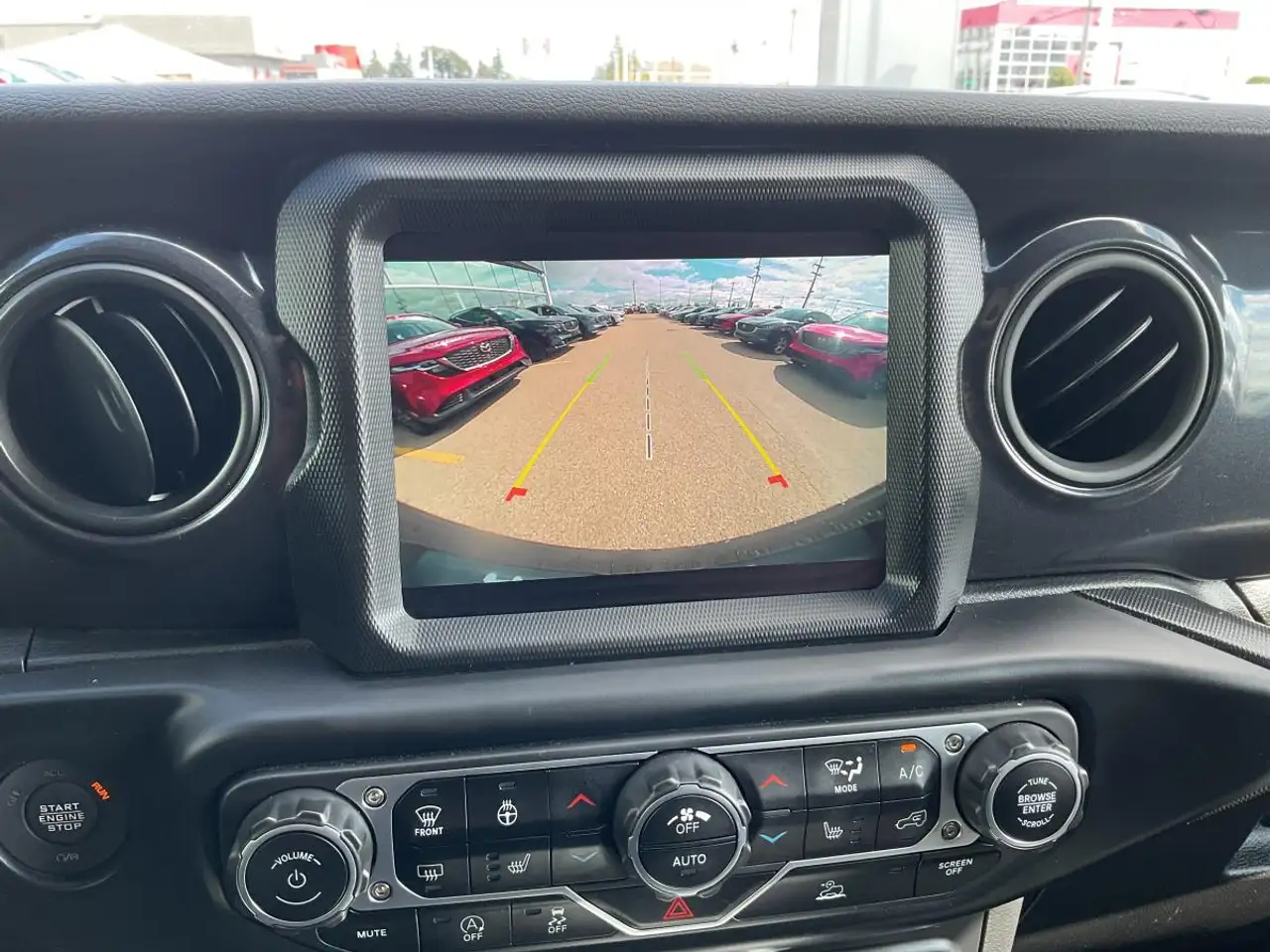 Jeep Wrangler - Image 14