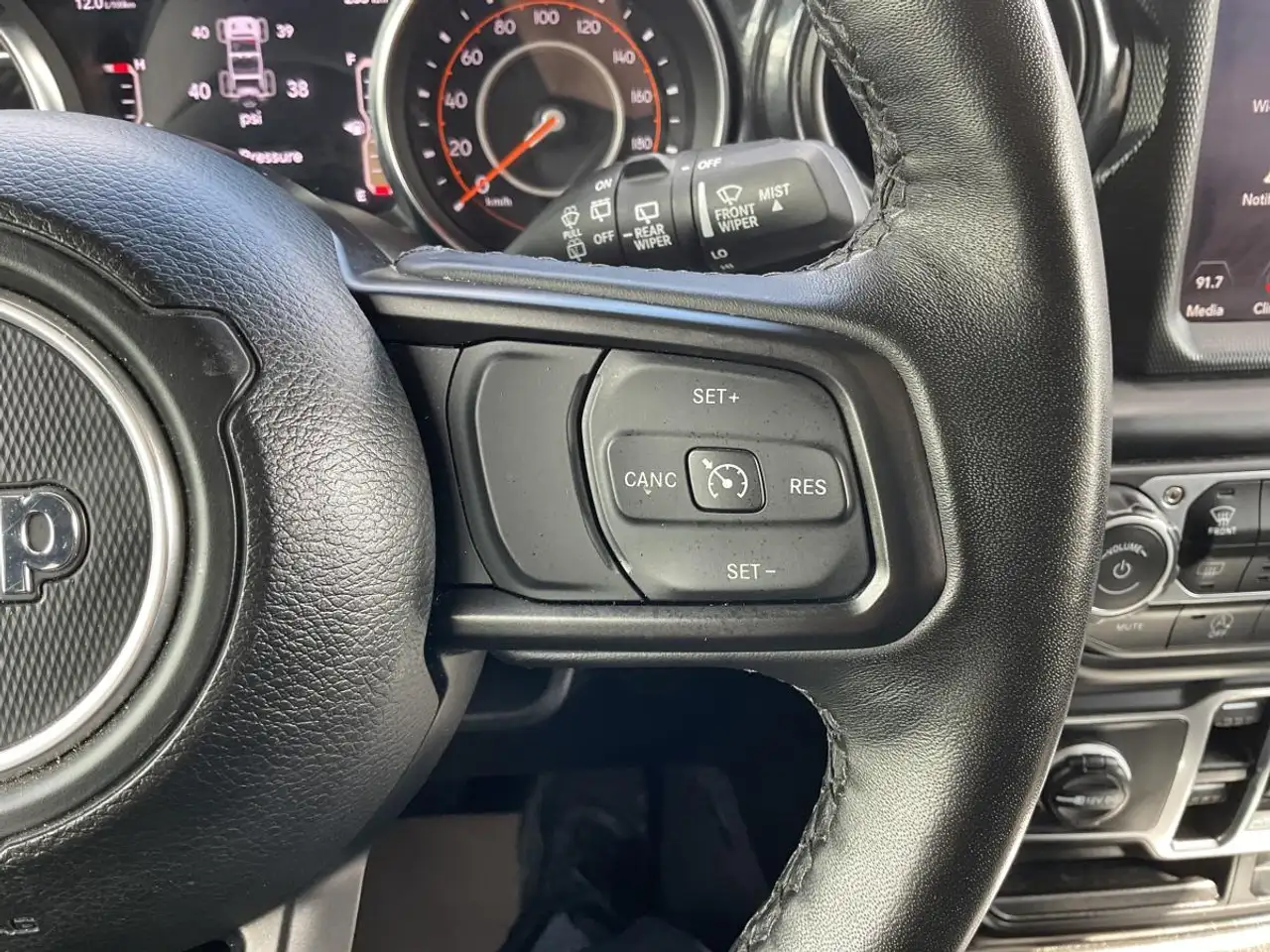 Jeep Wrangler - Image 11