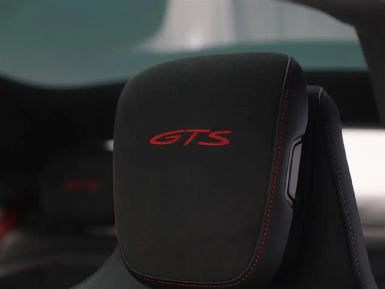 Porsche Taycan - Image 15