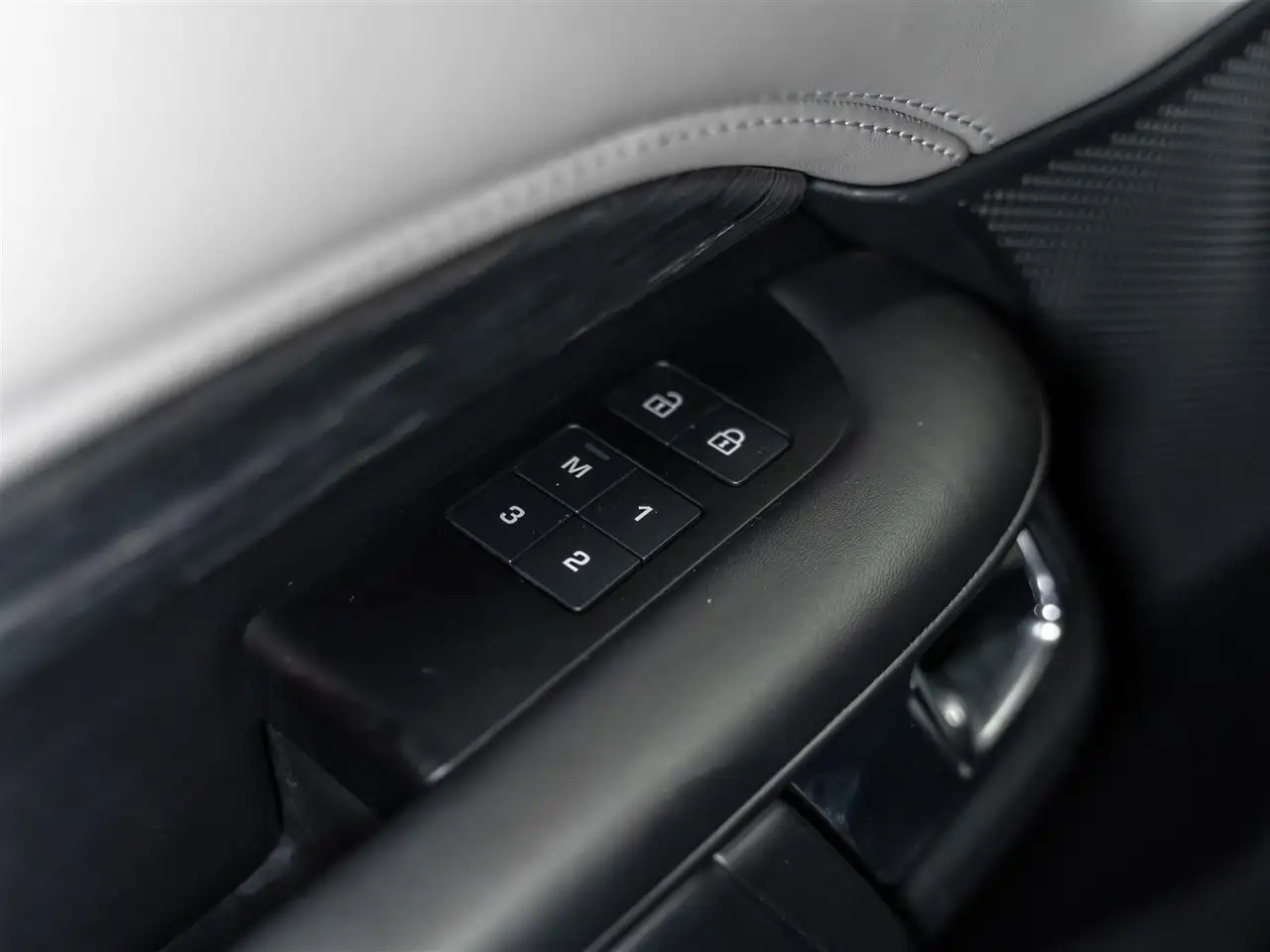 Land Rover Discovery - Image 25