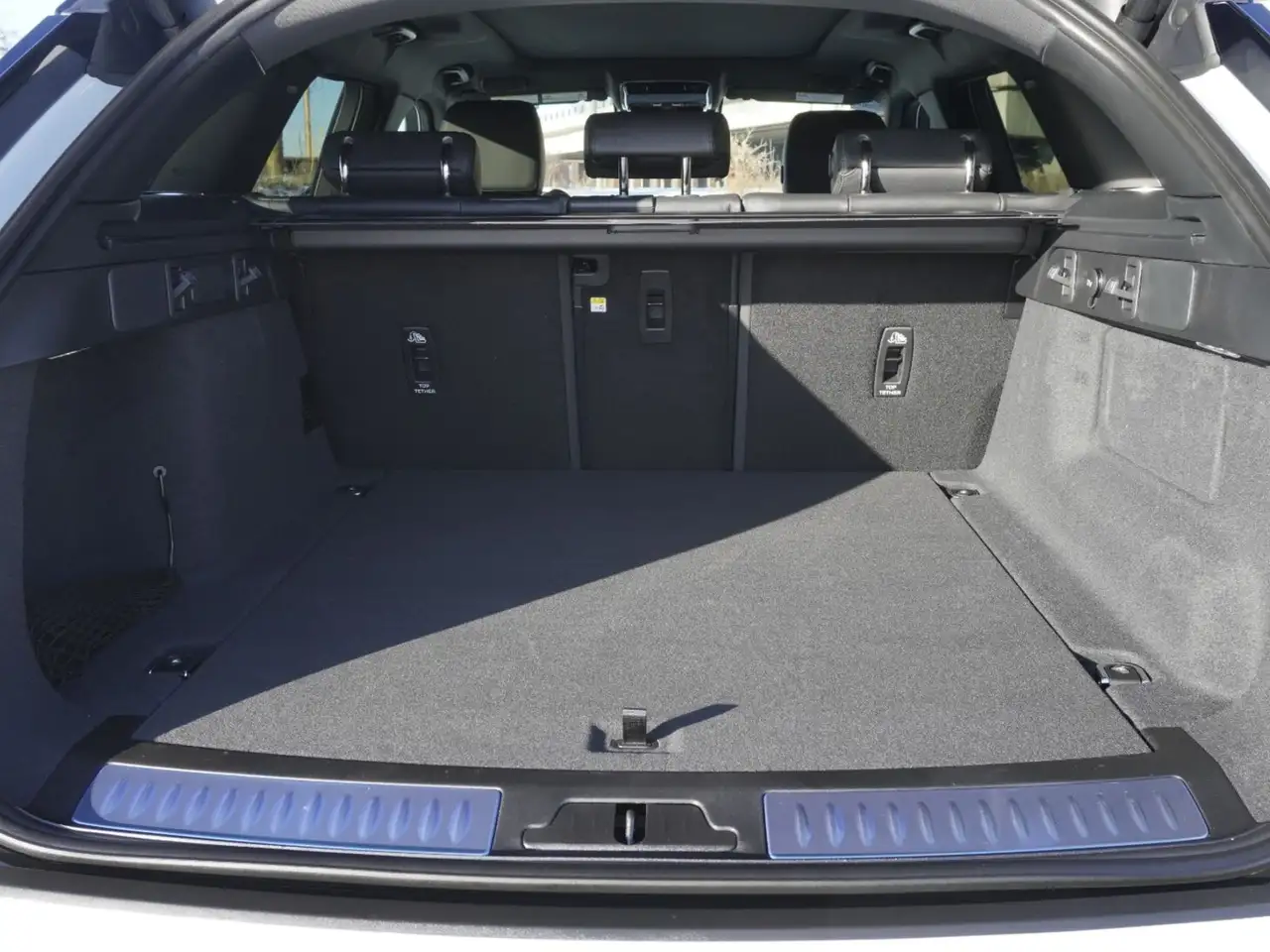 Land Rover Range Rover Velar - Image 24