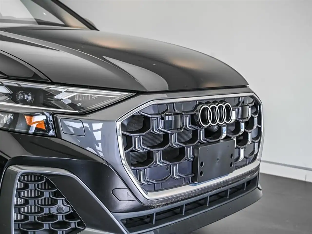 Audi Q8 - Image 7