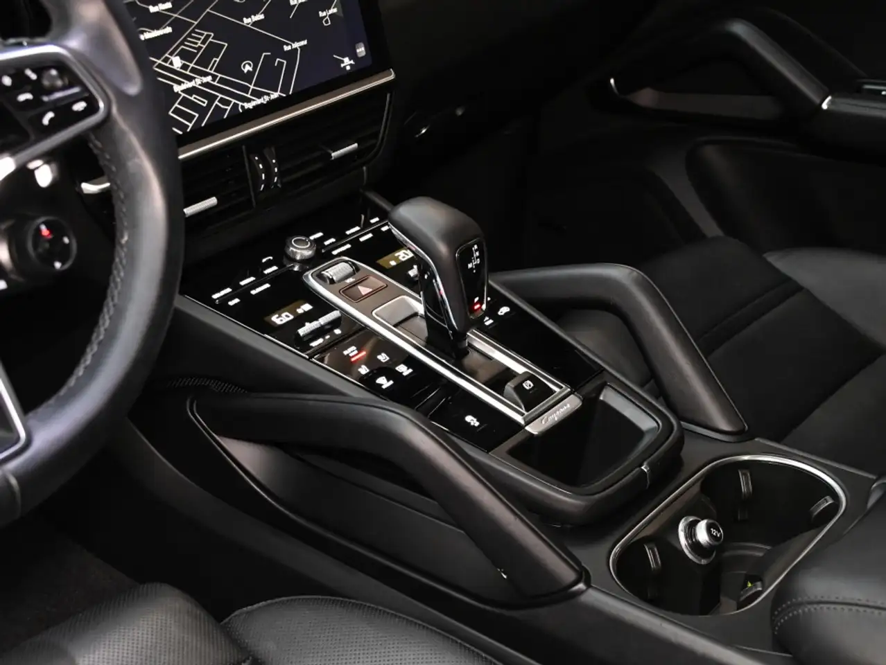 Porsche Cayenne - Image 32