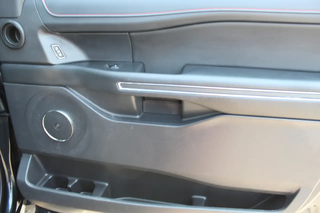Ford Expedition - Image 15