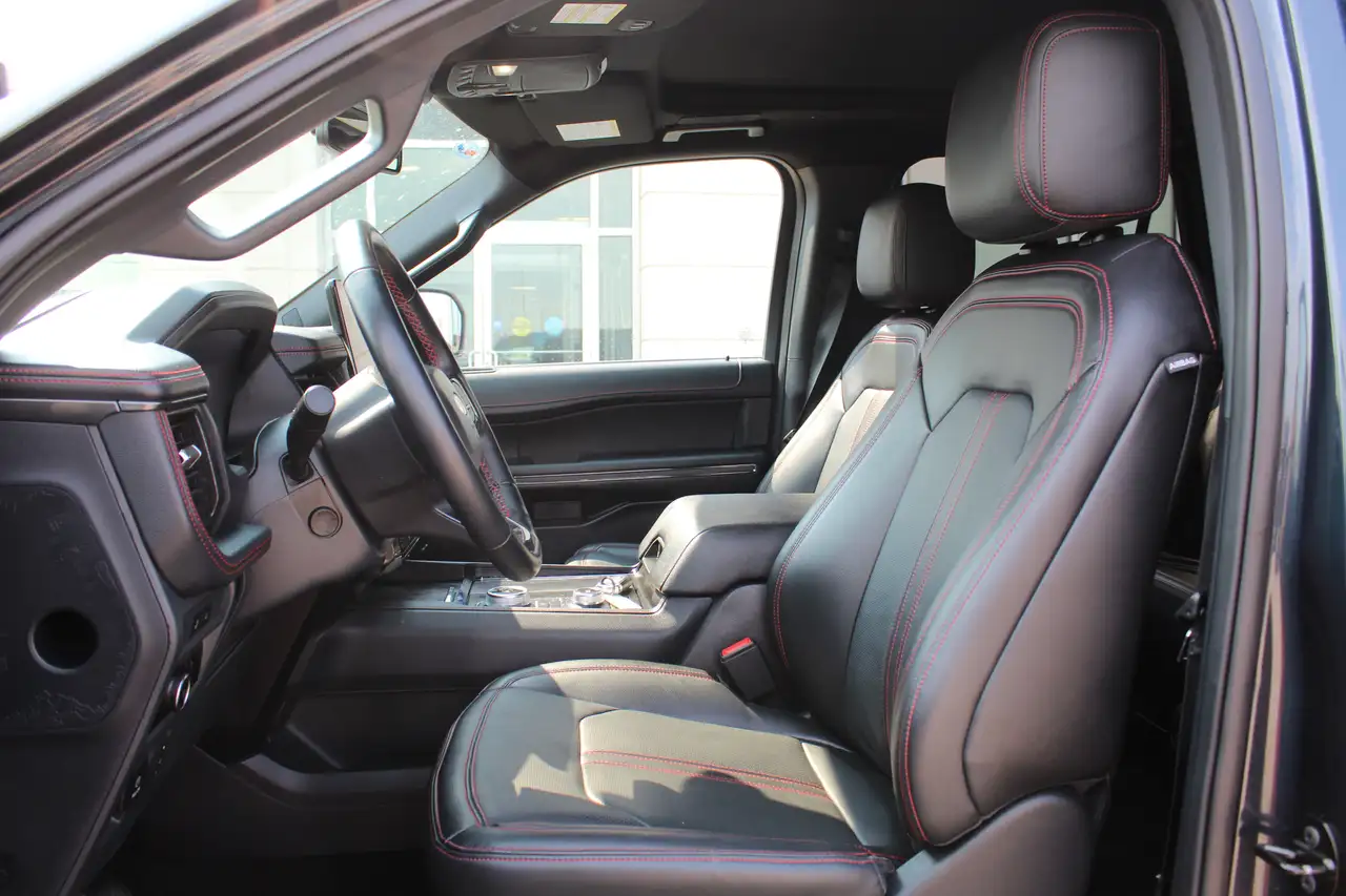 Ford Expedition - Image 9