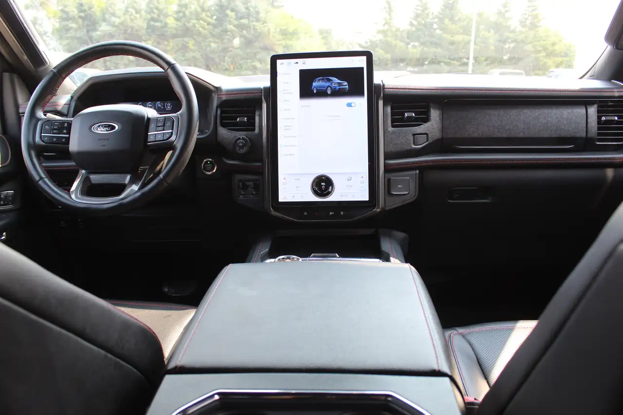 Ford Expedition - Image 12