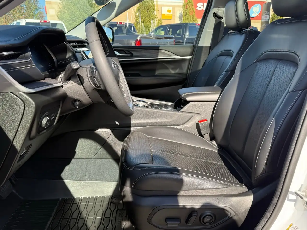 Jeep Grand Cherokee - Image 20